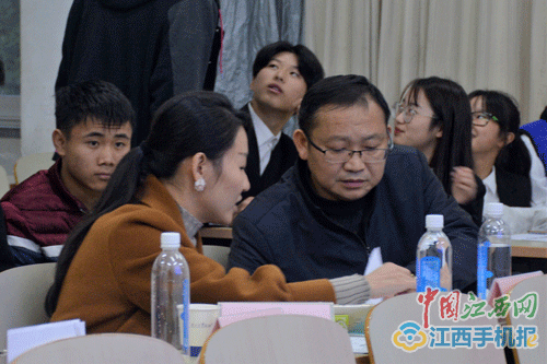 经济管理干部学院开展防艾宣传教育活动